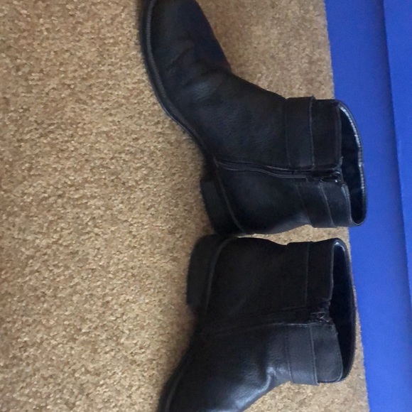 Cute black boots - Picture 3 of 5